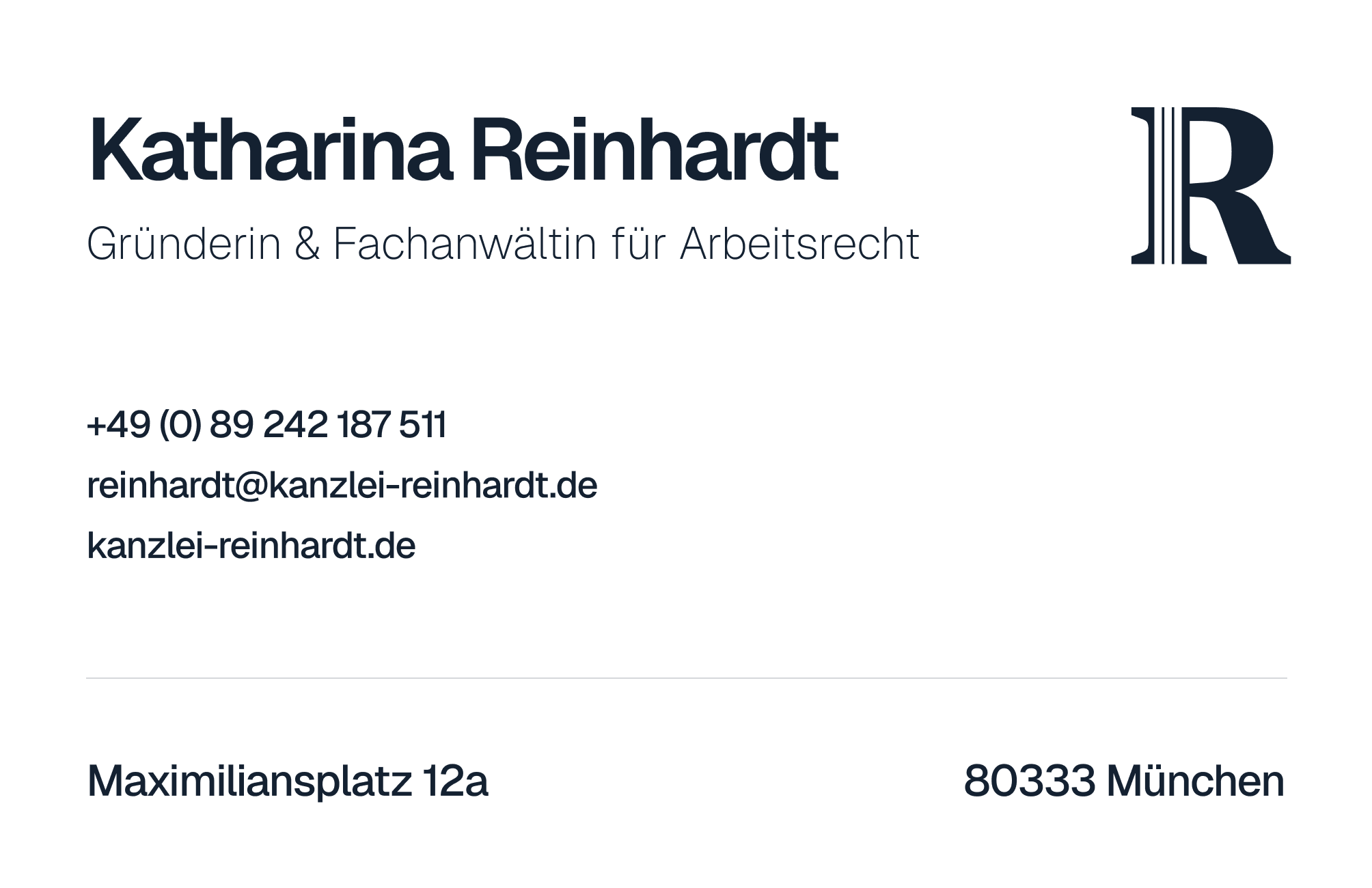 Visitenkarte, Vorderseite — Name, Titelzeile, Kontakt und Monogramm